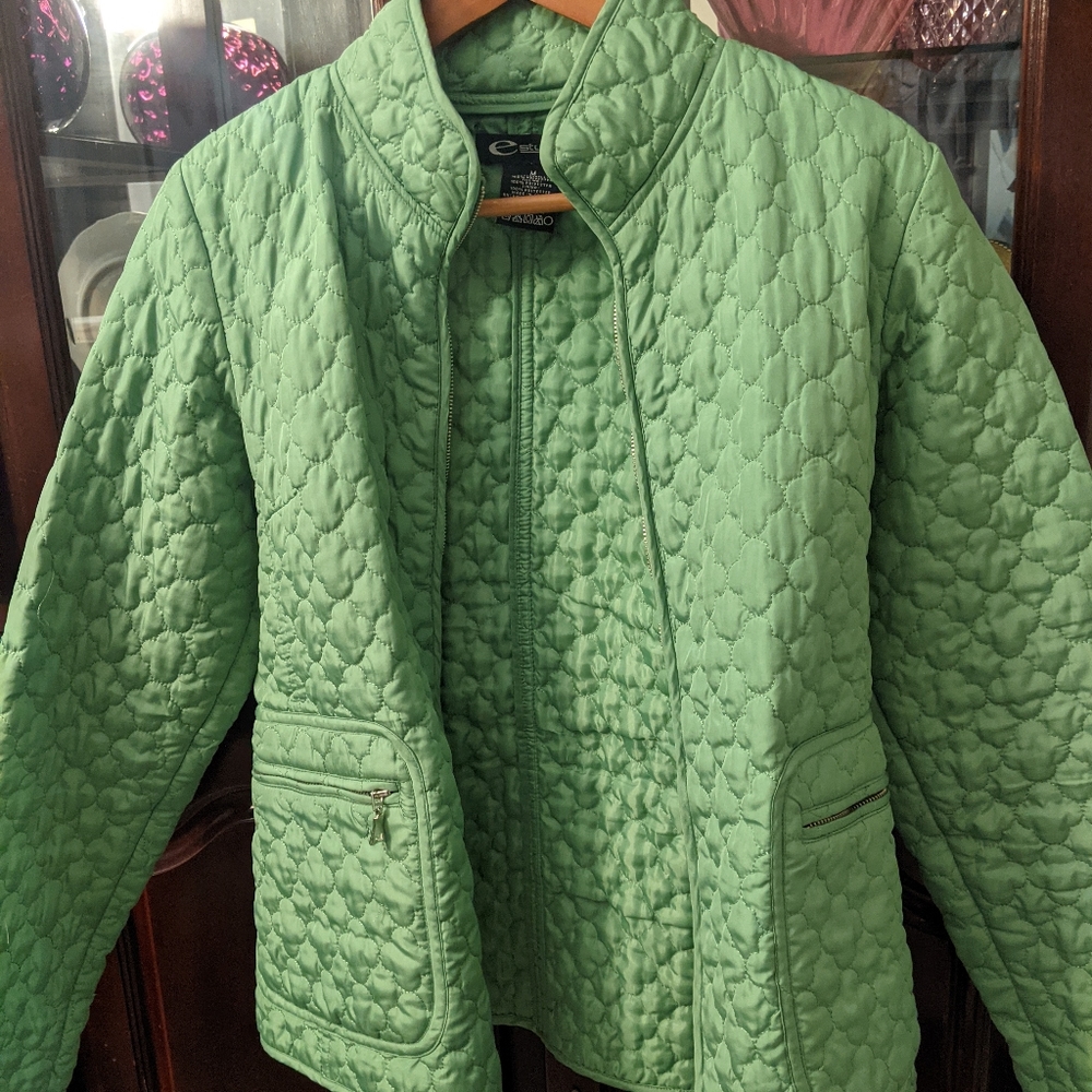 Woman's eStudio Fall/ Spring jacket. Silver zip pockets $22